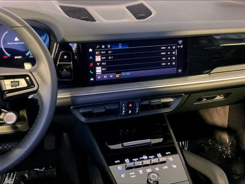 Certified 2026 Porsche Cayenne AWD/4WD image 16