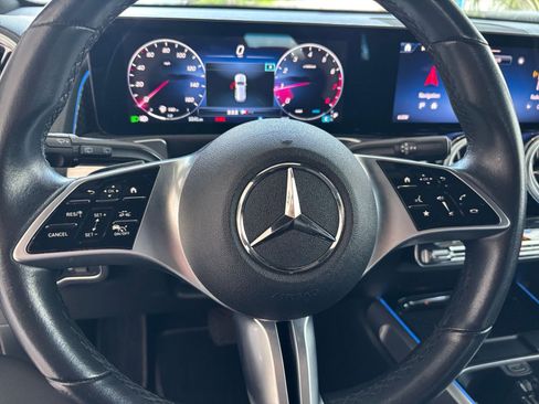 Used 2025 Mercedes-Benz GLB 250 image 30