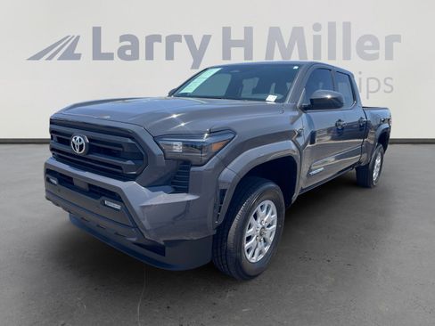 Certified 2025 Toyota Tacoma SR5 AWD/4WD image 1