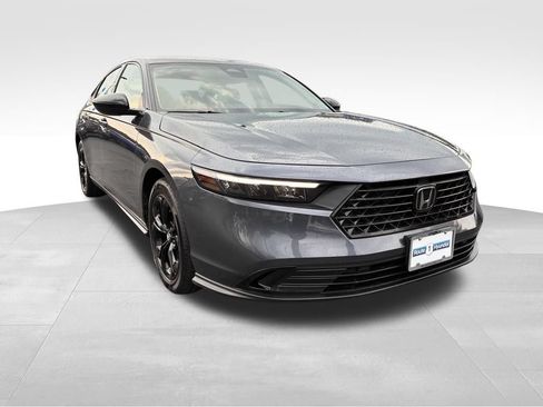 Used 2025 Honda Accord SE image 1