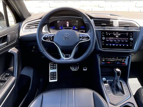 Certified 2023 Volkswagen Tiguan SE R-Line FWD image 4