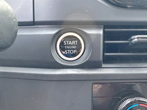 Used 2024 Nissan Pathfinder S image 16