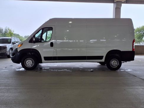 Used 2025 RAM ProMaster 2500 w/ Convenience Group FWD image 25