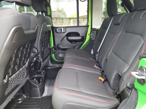 Used 2018 Jeep Wrangler Unlimited Rubicon image 12