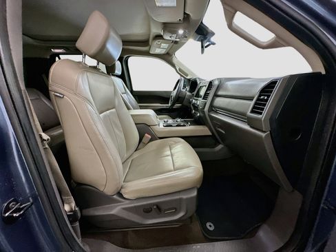 Used 2020 Ford Expedition XLT w/ Equipment Group 202A AWD/4WD image 35