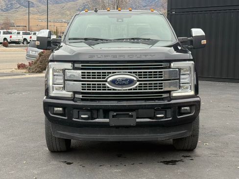 Used 2019 Ford F250 Platinum w/ Platinum Ultimate Package image 2