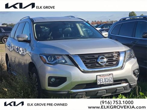 Used 2019 Nissan Pathfinder SL image 1