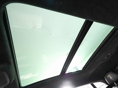 Used 2021 Lamborghini Urus image 27