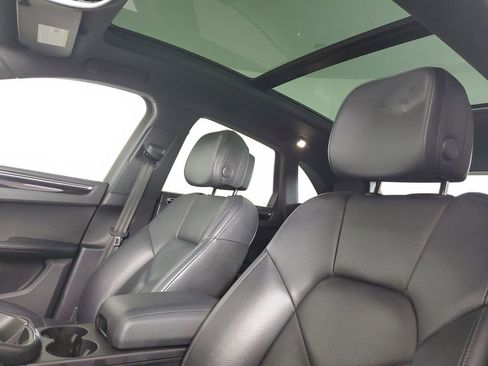 Used 2023 Porsche Macan image 9