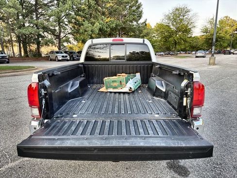 Used 2020 Toyota Tacoma SR5 RWD image 21