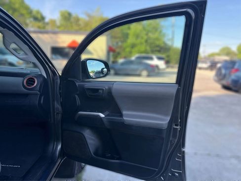Used 2017 Toyota Tacoma SR5 w/ Tow Package AWD/4WD image 24