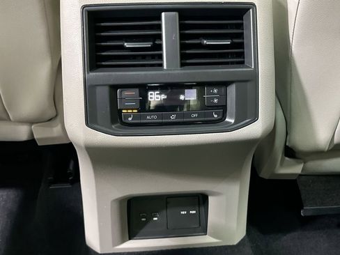 Used 2021 Volkswagen Atlas SEL Premium image 35