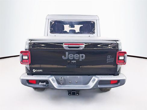 Used 2025 Jeep Gladiator Willys image 6