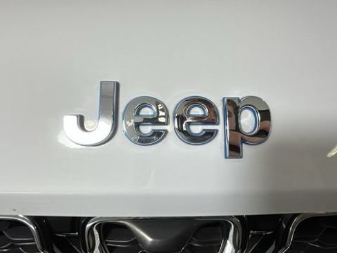 Used 2022 Jeep Grand Cherokee Limited 4xe w/ Luxury Tech Group II AWD/4WD image 8