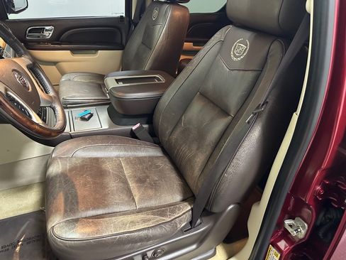 Used 2010 Cadillac Escalade Platinum AWD/4WD image 17