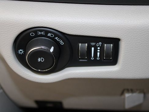 Used 2022 Chrysler Pacifica Touring-L FWD image 44