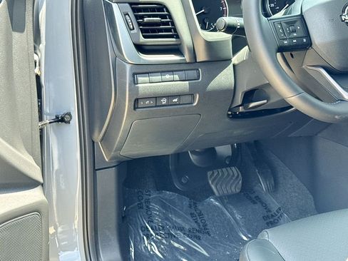 Used 2026 Nissan Rogue Dark Armor FWD image 17