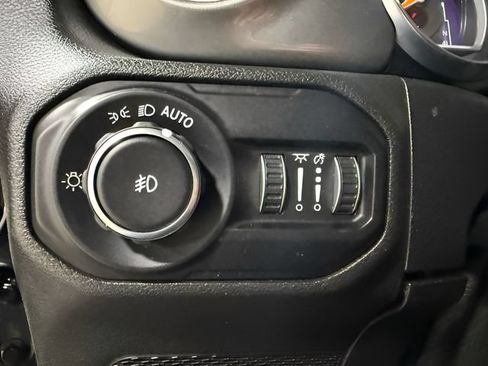 Used 2021 Jeep Wrangler Unlimited Sahara w/ Cold Weather Group AWD/4WD image 15