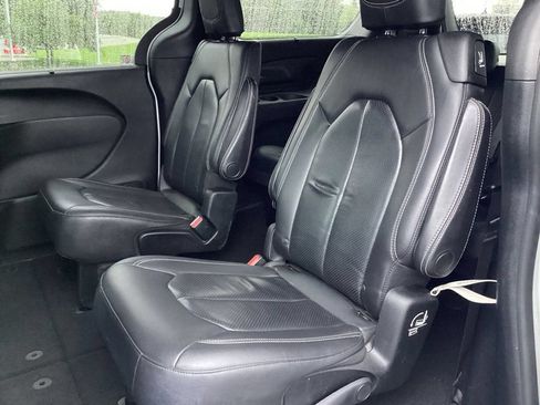 Used 2018 Chrysler Pacifica Touring-L Plus w/ S Appearance Package FWD image 15