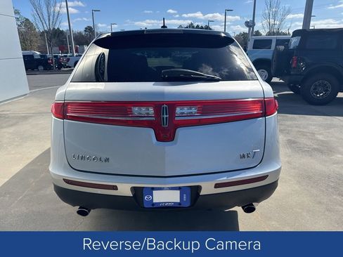 Used 2019 Lincoln MKT AWD image 6