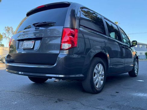 Used 2019 Dodge Grand Caravan SE image 15