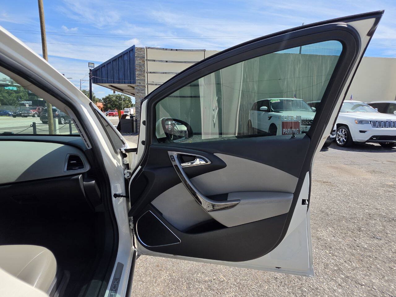 Used 2015 Buick Verano FWD image 17