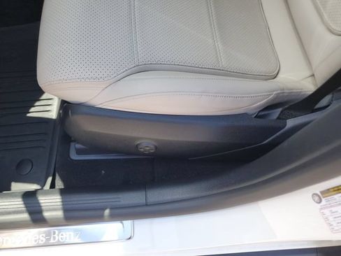 Used 2023 Mercedes-Benz GLC 300 4MATIC image 17