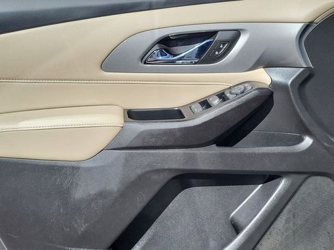 Used 2023 Chevrolet Traverse LS image 24