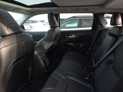 Used 2022 Jeep Cherokee Limited AWD/4WD image 5