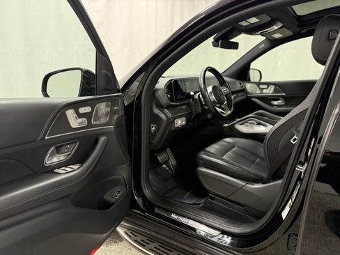 Used 2023 Mercedes-Benz GLS 580 4MATIC image 13