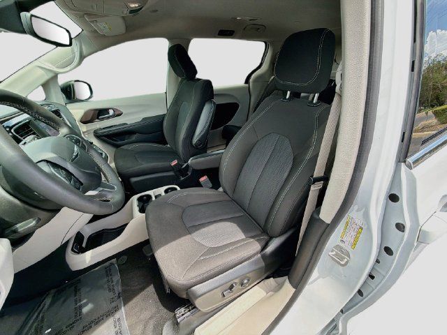 Used 2024 Chrysler Voyager LX FWD image 21