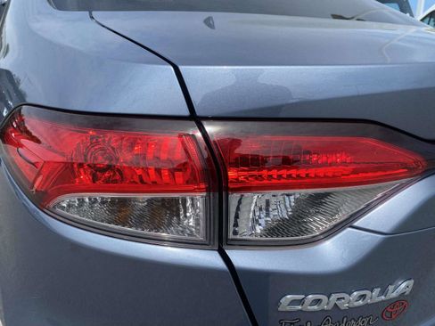 Used 2025 Toyota Corolla LE FWD image 11
