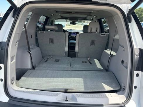 Used 2019 GMC Acadia SLT w/ LPO, Floor Liner Package FWD image 19
