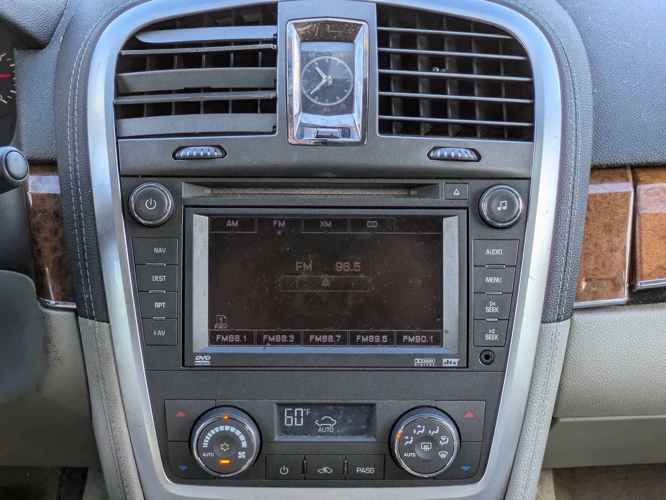 Used 2009 Cadillac SRX AWD w/ Third Row Seating Package image 18