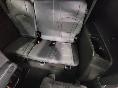 Used 2023 Buick Enclave Essence w/ LPO, Luxury Package image 25