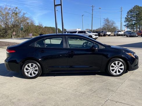 Used 2025 Toyota Corolla LE image 8