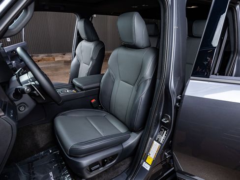 Used 2025 Lexus GX 550 w/ Cold Area Package image 30