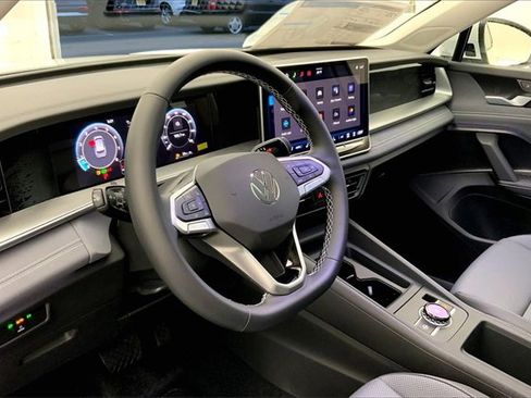 New 2026 Volkswagen Tiguan SE image 7