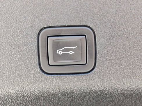 Used 2024 Chevrolet Suburban Premier RWD image 11