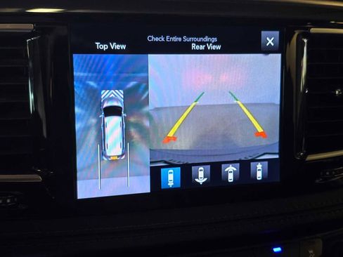 Used 2017 Chrysler Pacifica Platinum FWD image 19