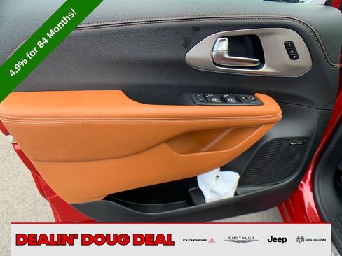 New 2026 Chrysler Pacifica Pinnacle image 10