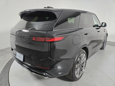 New 2026 Land Rover Range Rover Sport Dynamic SE image 2