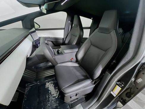Used 2024 Tesla Cybertruck AWD Crew Cab image 21