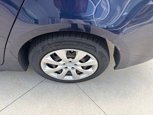 Used 2021 Toyota Corolla LE FWD image 11