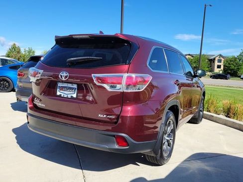 Used 2016 Toyota Highlander XLE AWD/4WD image 3