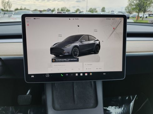 Used 2023 Tesla Model Y Long Range image 32