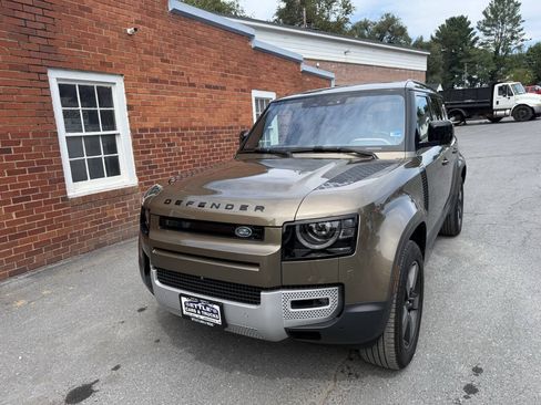 Used 2022 Land Rover Defender 110 SE AWD/4WD image 3