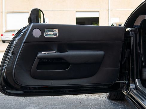 Used 2016 Rolls-Royce Wraith RWD image 29