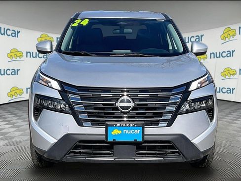 Used 2024 Nissan Rogue SV image 2