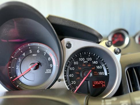 Used 2009 Nissan 370Z Touring RWD image 21